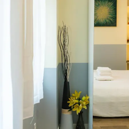 Apartment Beautiful Yellow Near Marais And Bastille