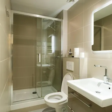 Apartment Beautiful Yellow Near Marais And Bastille Paris