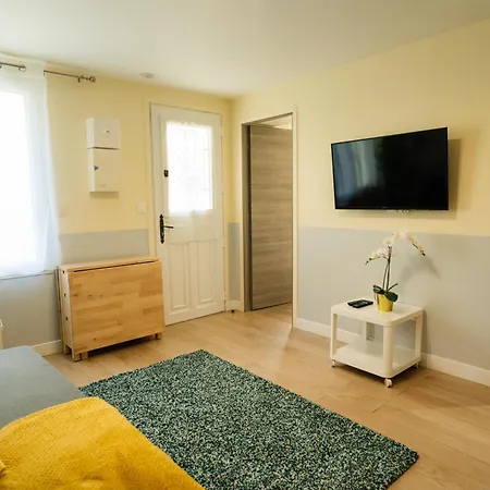 Apartment Beautiful Yellow Near Marais And Bastille *