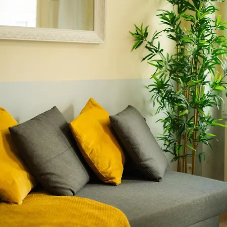 Beautiful Yellow Near Marais And Bastille Apartment