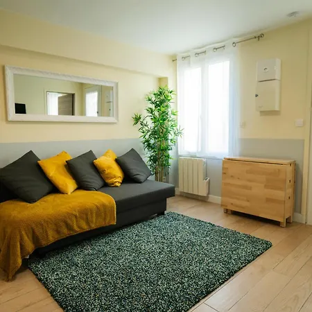 Apartment Beautiful Yellow Near Marais And Bastille